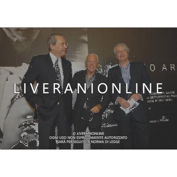 MILANO 19/2/2007 TRIENNALE MOSTRA DEI TRENTA ANNI DI ATTIVITA\' DI GIORGIO ARMANI NELLA FOTO HELMUT SWAROVSKI, GIORGIO ARMANI E DAVIDE RAMPELLO FOTO ROMANO/AG ALDO LIVERANI