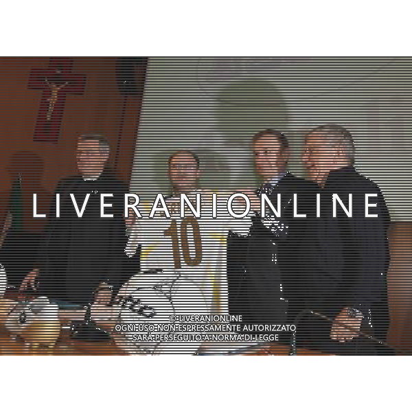 Roma, 20 02 2007 Conferenza stampa di presentazione della \'Clericus Cup\' prima edizione del campionato di calcio per preti e seminaristi provenienti da tutto il mondo promosso dal Csi. Nella foto: da sin. Mons Carlo Mazza, Edio Costantini (pres. CSI) Gia