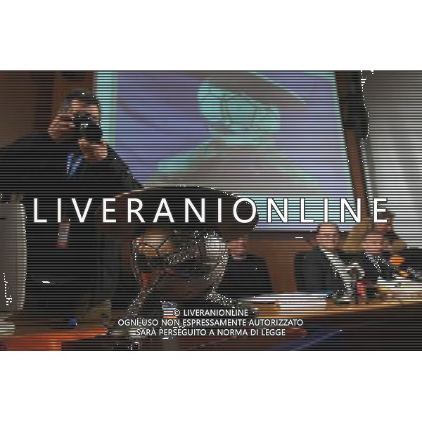 Roma, 20 02 2007 Conferenza stampa di presentazione della \'Clericus Cup\' prima edizione del campionato di calcio per preti e seminaristi provenienti da tutto il mondo promosso dal Csi. Nella foto: la coppa del primo classificato viene presentata alla sta