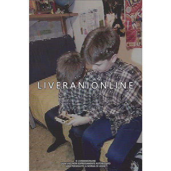 Bambini che giocano con il GameBoy - Bimbi con Videogioco ph Aldo Liverani
