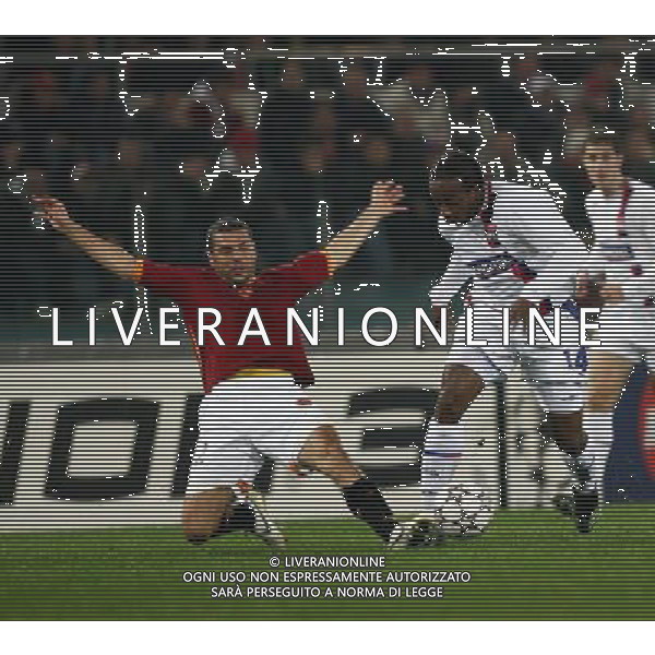 Roma - Lione Olympique Lyonnais - 21/02/2007 UEFA Champions League 2006-2007 Andata Ottavi di Finale nella foto: Sidney GOVOU e Max TONETTO ph Corradetti / Ag. Aldo Liverani