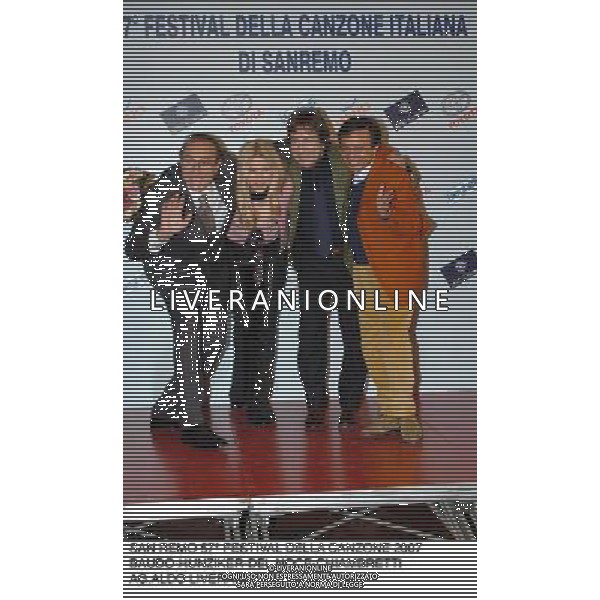 SAN REMO 26 FEBBRAIO 2007 SAN REMO 57¡ FESTIVAL DELLA CANZONE 2007 NELLA FOTO:PIPPO BAUDO MICHELLE HUNZIKER FABRIZIO DEL NOCE E PIERO CHIAMBRETTI AG ALDO LIVERANI