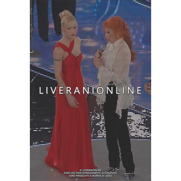 57¡ FESTIVAL DELLA CANZONE ITALIANA SAN REMO PRIMA SERATA 27/2/2007 NELLA FOTO MILVA BIOLCATI CON MICHELLE HUNZIKER FOTO AG/AGENZIA ALDO LIVERANI