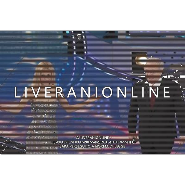 SAN REMO 28/2/207 seconda serata 57¡ FESTIVAL DELLA CANZONE ITALIANA NELLA FOTO MICHELLE HUNZIKER CON JOHNNY DORELLI FOTO AG/Ag.ALDO LIVERANI