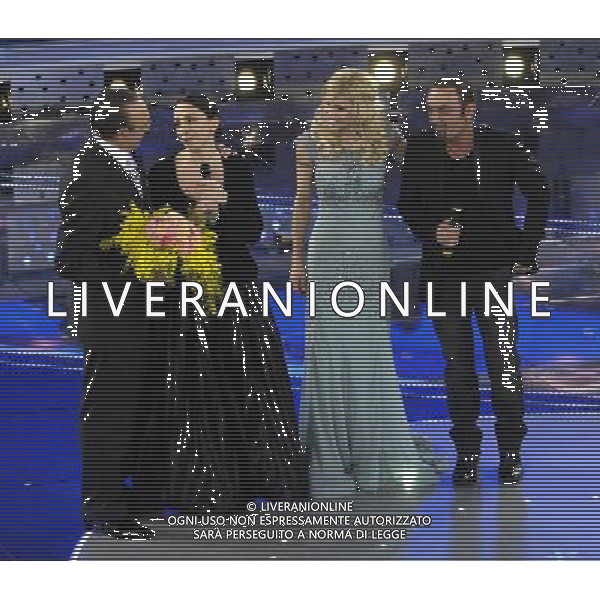 SANREMO 1/3/2007 57° FESTIVAL DELLA CANZONE ITALIANA NELLA FOTO PIPPO BAUDO, LAURA VALENTE, MICHELLE HUNZIKER E MANGO FOTO AG ALDO LIVERANI