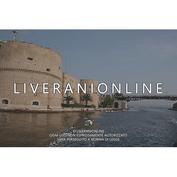 TARANTO CITTA\' 03/03/2007 nella foto IL PONTE GIREVOLE E IL CASTELLO ARAGONESE Ph INGENITO/Ag. ALDO LIVERANI