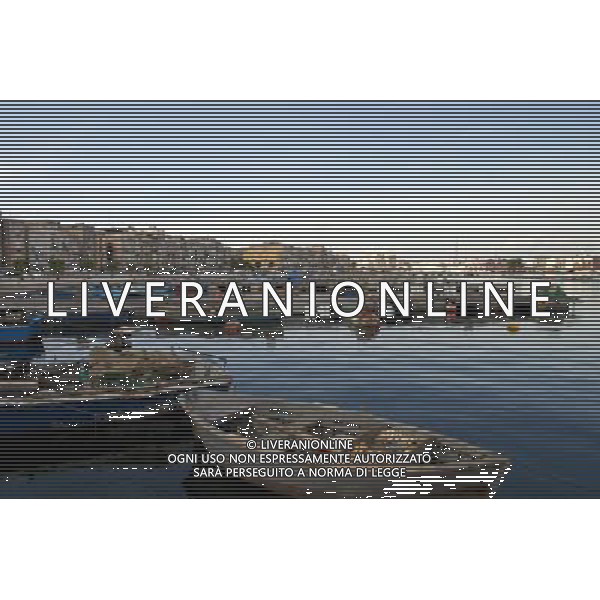 TARANTO CITTA\' 03/03/2007 nella foto MAR PICCOLO CITTA\' VECCHIA BARCHE PESCATORI Ph INGENITO/Ag. ALDO LIVERANI