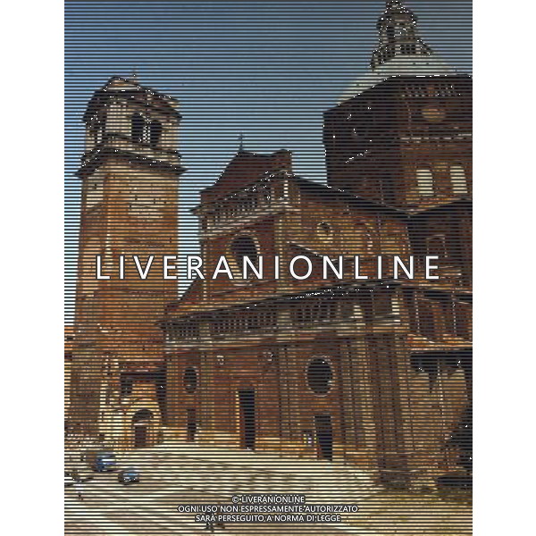PAVIA - LA TORRE CIVICA CON IL DUOMO PRIMA DEL CROLLO DEL 1989 - ph TORRES/AGENZIA ALDO LIVERANI