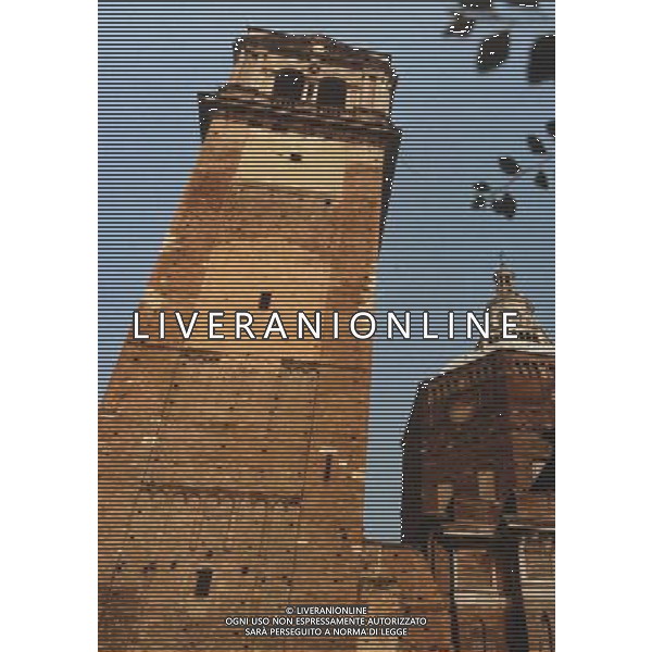PAVIA - LA TORRE CIVICA DEL DUOMO PRIMA DEL CROLLO DEL 1989 - ph TORRES/AGENZIA ALDO LIVERANI