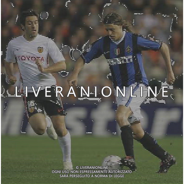 Valencia - Inter Champions League 06/03/2007 nella foto hernan crespo con hugo viana ph andry/ag. aldo liverani