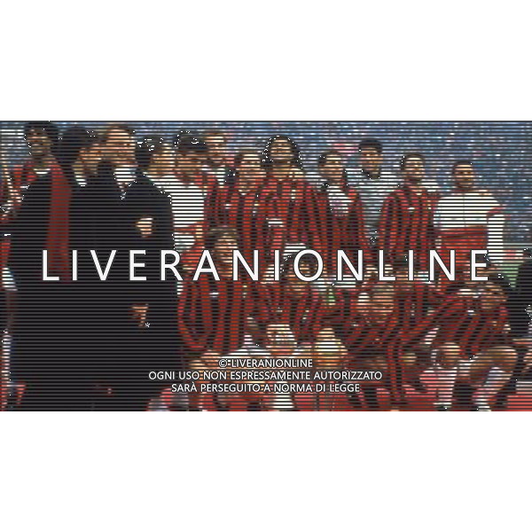 Milan Campione Coppa Intercontinentale 9/12/1990 Milan-Olimpya Assuntion (Paraguay) giocata a Tokyo nella foto la squadra del Milan con la Coppa ph archivio Aldo Liverani
