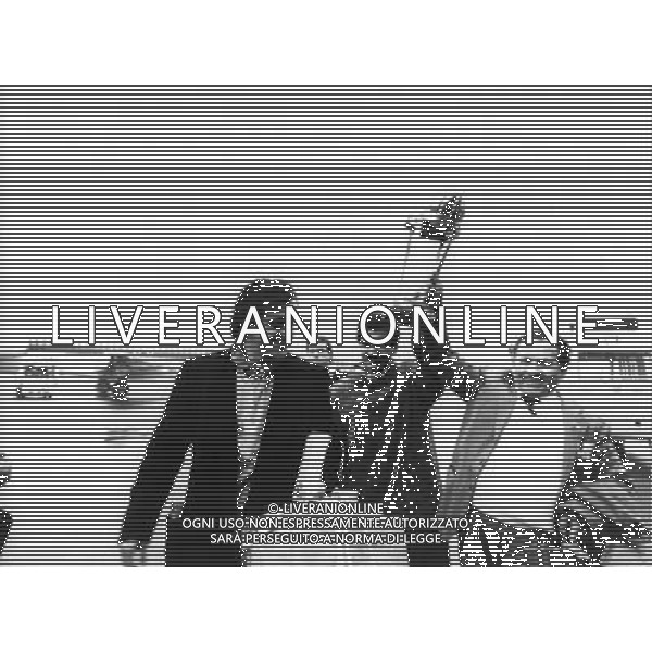 Juventus Campione Coppa Intercontinentale 08/12/1985 Juventus - Argentina Juniors giocata a Tokyo nella foto Michel Platini con la Coppa ph archivio Aldo Liverani