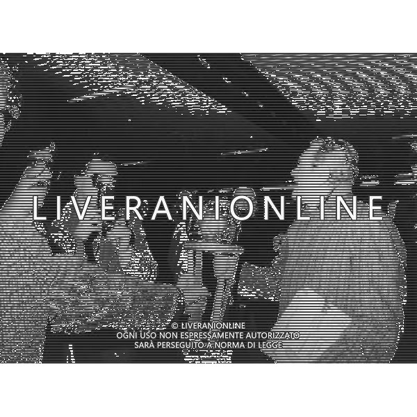 Juventus Campione Coppa Intercontinentale 08/12/1985 Juventus - Argentina Juniors giocata a Tokyo nella foto Giampiero Boniperti con la Coppa ph archivio Aldo Liverani