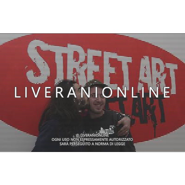 MILANO 7 MARZO 2006 MOSTRA STREET ART-SWEET ART NELLA FOTO: ARTISTA IVAN E TV BOY PH FRANCESCO-AG ALDO LIVERANI