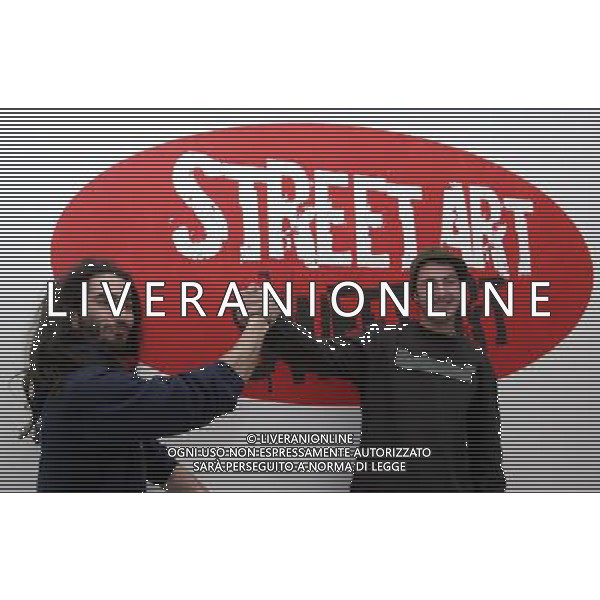 MILANO 7 MARZO 2006 MOSTRA STREET ART-SWEET ART NELLA FOTO: ARTISTA IVAN E TV BOY PH FRANCESCO-AG ALDO LIVERANI