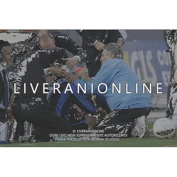 Ascoli-Inter Campionato di calcio serie A 18/03/2007 nella foto: luis figo con la testa fasciata viene medicato ph rosa/Ag. Aldo Liverani