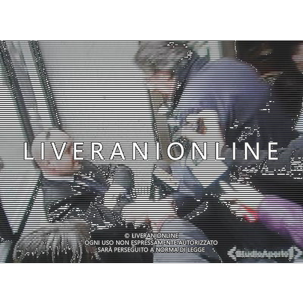 IMMAGINI TELEVISIVE STUDIO APERTO OBBLIGATORIO CITARE LA FONTE TELEVISIVA 19/03/2007 NELLA FOTO MASSIMO MORATTI DISCUTE CON UN CLIENTE DEL BAR CHE CONTESTAVA IL PRESIDENTE AG ALDO LIVERANI