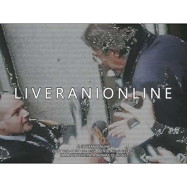 IMMAGINI TELEVISIVE STUDIO APERTO OBBLIGATORIO CITARE LA FONTE TELEVISIVA 19/03/2007 NELLA FOTO MASSIMO MORATTI DISCUTE CON UN CLIENTE DEL BAR CHE CONTESTAVA IL PRESIDENTE AG ALDO LIVERANI