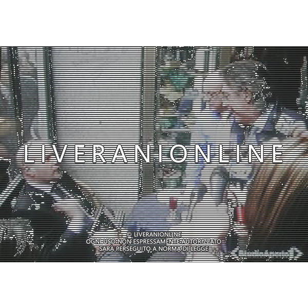 IMMAGINI TELEVISIVE STUDIO APERTO OBBLIGATORIO CITARE LA FONTE TELEVISIVA 19/03/2007 NELLA FOTO MASSIMO MORATTI DISCUTE CON UN CLIENTE DEL BAR CHE CONTESTAVA IL PRESIDENTE AG ALDO LIVERANI