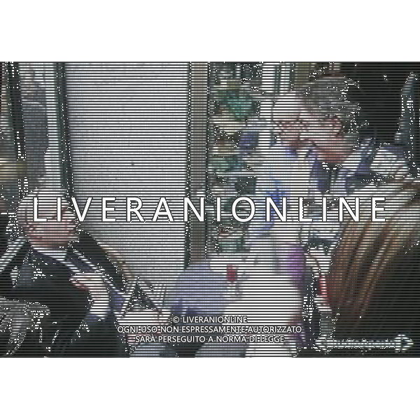 IMMAGINI TELEVISIVE STUDIO APERTO OBBLIGATORIO CITARE LA FONTE TELEVISIVA 19/03/2007 NELLA FOTO MASSIMO MORATTI DISCUTE CON UN CLIENTE DEL BAR CHE CONTESTAVA IL PRESIDENTE AG ALDO LIVERANI