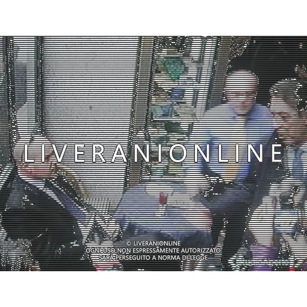 IMMAGINI TELEVISIVE STUDIO APERTO OBBLIGATORIO CITARE LA FONTE TELEVISIVA 19/03/2007 NELLA FOTO MASSIMO MORATTI DISCUTE CON UN CLIENTE DEL BAR CHE CONTESTAVA IL PRESIDENTE AG ALDO LIVERANI