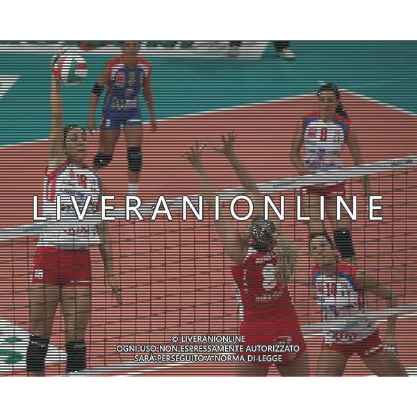 Foppa pedretti bergamo- Minetti Vicenza Volley Femminile 20/03/2007 nella foto la schiacciata della Poljak ph Mariani/Ag. Aldo Liverani