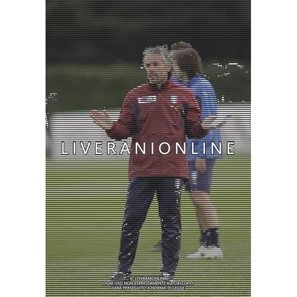 COVERCIANO 21/03/2007 NELLA FOTO Il CT Donadoni durante gli allenamenti a Coverciano oggi pomeriggio. AG ALDO LIVERANI