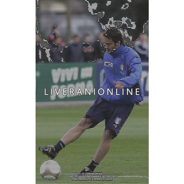 COVERCIANO 21/03/2007 NELLA FOTO Gilardino durante gli allenamenti a Coverciano oggi pomeriggio. AG ALDO LIVERANI