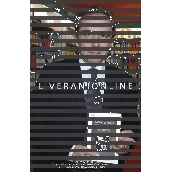 MILANO 21/03/2007 LIBRERIA FELTRINELLI P.ZZA DUOMO PRESENTAZIONE DEL LIBRO DI MASSIMO NAVA \' IL FRANCESE DI FERRO \' NELLA FOTO: MASSIMO NAVA FOTO: PIER MARCO TACCA/Agenzia ALDO LIVERANI