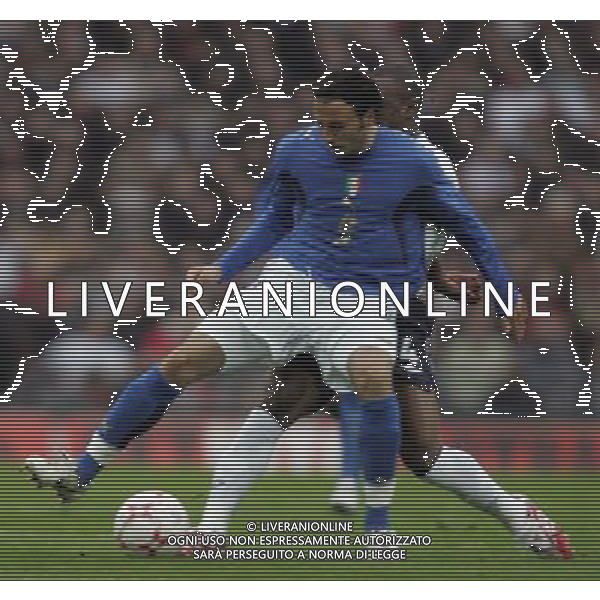 Inghilterra - Italia U21 amichevole prima partita giocata nel nuovo stadio di Wembley a Londra 24/03/2007 nella foto Giampaolo Pazzini ruba la palla a Nigel Reo-Coker e va a seganre il suo gol pic Marcello Pozzetti ©GS/IPS Photo Agency/Ag. Aldo Live
