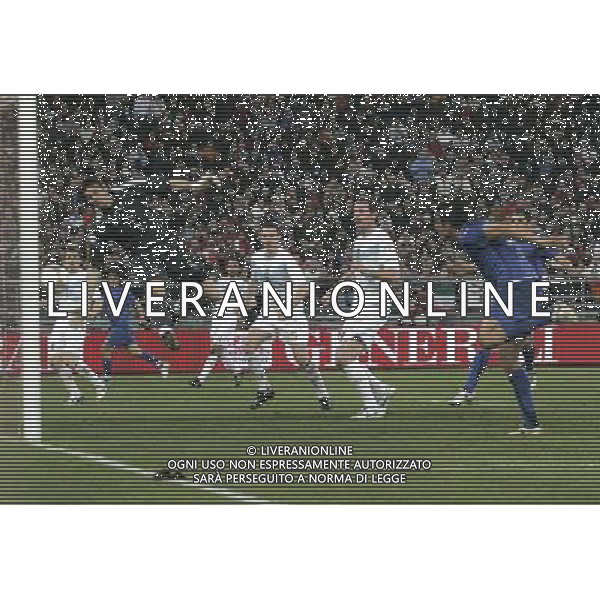 Bari - 28 / 03 / 2007 - Stadio \'San Nicola\' - Qualificazioni EURO 2008 - Italia Vs Scozia - nella foto: Gol di Toni ph Corradetti / ag. Aldo Liverani