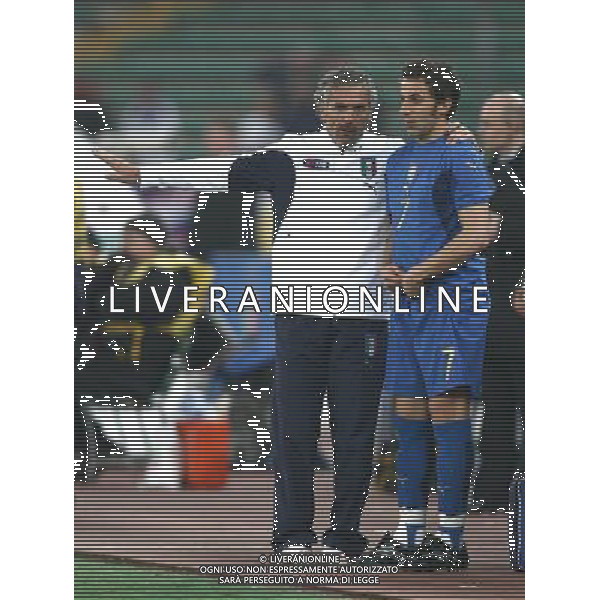 Bari - 28 / 03 / 2007 - Stadio \'San Nicola\' - Qualificazioni EURO 2008 - Italia Vs Scozia - nella foto: Donadoni e Alessandro Del Piero ph Corradetti / ag. Aldo Liverani