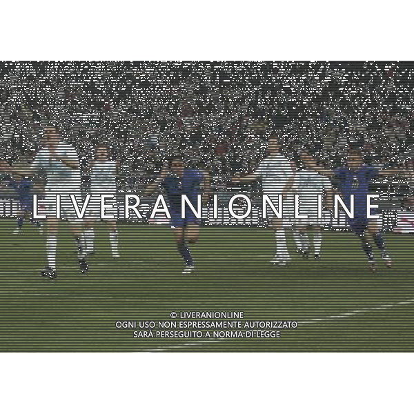 Bari - 28 / 03 / 2007 - Stadio \'San Nicola\' - Qualificazioni EURO 2008 - Italia Vs Scozia (2-0) - nella foto: Toni esulta dopo il gol ph Corradetti / ag. Aldo Liverani