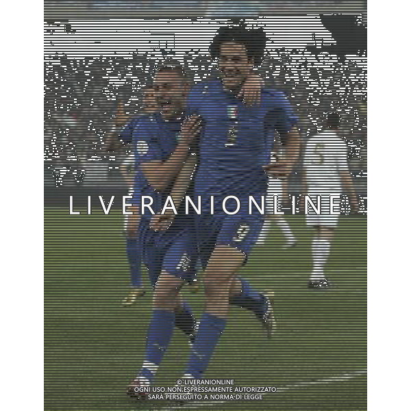 Bari - 28 / 03 / 2007 - Stadio \'San Nicola\' - Qualificazioni EURO 2008 - Italia Vs Scozia (2-0) - nella foto: Toni e De Rossi esultano ph Corradetti / ag. Aldo Liverani