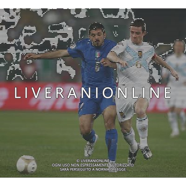 Bari - 28 / 03 / 2007 - Stadio \'San Nicola\' - Qualificazioni EURO 2008 - Italia Vs Scozia (2-0) - nella foto: Gattuso e Barry Ferguson ph Corradetti / ag. Aldo Liverani