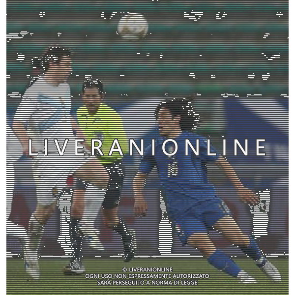 Bari - 28 / 03 / 2007 - Stadio \'San Nicola\' - Qualificazioni EURO 2008 - Italia Vs Scozia (2-0) - nella foto: Mauro German CAMORANESI e Gary NAYSMITH ph Corradetti / ag. Aldo Liverani