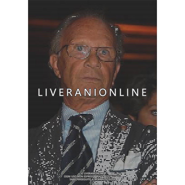 MILANO 15\9\2003 INAUGURATA ALLA FONDAZIONE CIECHI IN VIA VIVAIO LA MOSTRA DI BOB KRIEGER AD OCCHI CHIUSI NELLA FOTO BOB KRIEGER NELLA FOTO BOB KRIEGER FOTO ERMES BELTRAMI AG ALDO LIVERANI