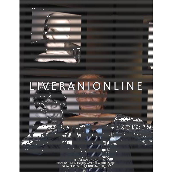 MILANO 15\9\2003 INAUGURATA ALLA FONDAZIONE CIECHI IN VIA VIVAIO LA MOSTRA DI BOB KRIEGER AD OCCHI CHIUSI NELLA FOTO BOB KRIEGER NELLA FOTO BOB KRIEGER FOTO ERMES BELTRAMI AG ALDO LIVERANI