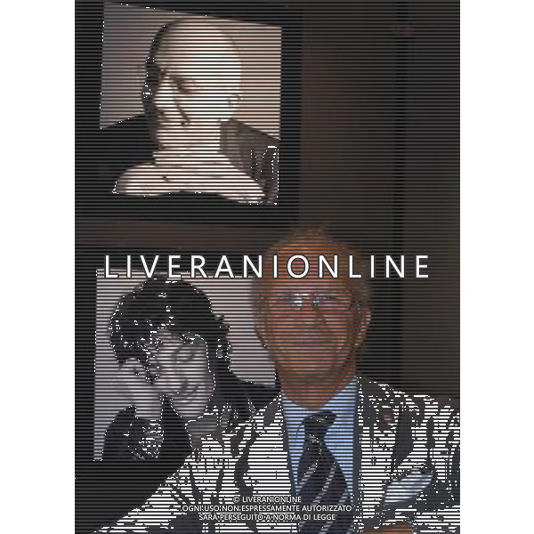MILANO 15\9\2003 INAUGURATA ALLA FONDAZIONE CIECHI IN VIA VIVAIO LA MOSTRA DI BOB KRIEGER AD OCCHI CHIUSI NELLA FOTO BOB KRIEGER NELLA FOTO BOB KRIEGER FOTO ERMES BELTRAMI AG ALDO LIVERANI