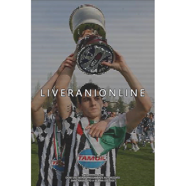 Inter - Juventus finale Coppa Italia Primavera 04/04/2007 nella foto festeggiamenti dei giocatori della juventus vincitore - lanzafame con la Coppa ph Andry/Ag. Aldo Liverani