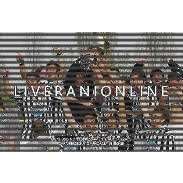 Inter - Juventus finale Coppa Italia Primavera 04/04/2007 nella foto festeggiamenti e premiazione della juventus vincitore della Coppa ph Andry/Ag. Aldo Liverani
