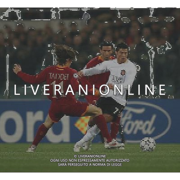 Roma - Manchester United - UEFA Champions League Andata Quarti di Finale Stadio Olimpico 04/04/2007 nella foto: Aveiro Dos Santos CRISTIANO RONALDO e Rodrigo Ferrante TADDEI ph Corradetti / Ag. Aldo Liverani