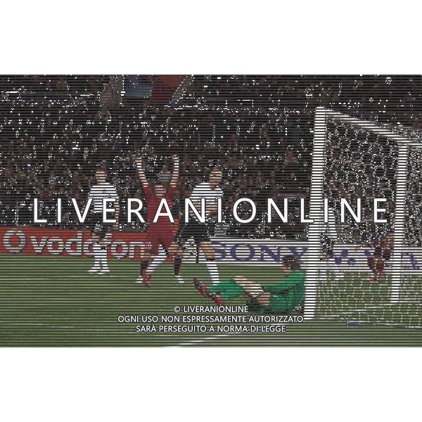 Roma - Manchester United - UEFA Champions League Andata Quarti di Finale Stadio Olimpico 04/04/2007 nella foto: Simone PERROTTA esultante dopo il gol Rodrigo Ferrante TADDEI del 1-0 ph Corradetti / Ag. Aldo Liverani