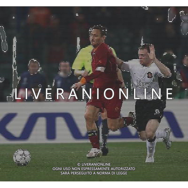 Roma - Manchester United - UEFA Champions League Andata Quarti di Finale Stadio Olimpico 04/04/2007 nella foto: Francesco TOTTI e Wayne ROONEY ph Corradetti / Ag. Aldo Liverani