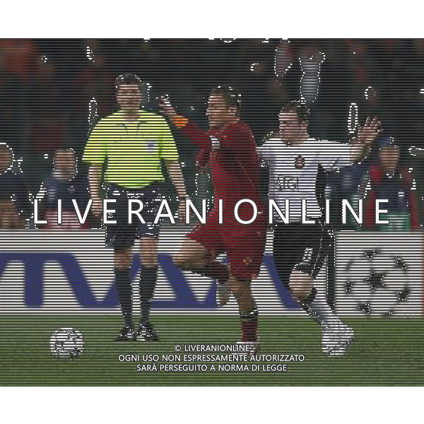 Roma - Manchester United - UEFA Champions League Andata Quarti di Finale Stadio Olimpico 04/04/2007 nella foto: Francesco TOTTI e Wayne ROONEY ph Corradetti / Ag. Aldo Liverani