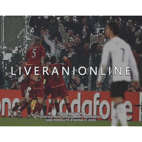 Roma - Manchester United - UEFA Champions League Andata Quarti di Finale Stadio Olimpico 04/04/2007 nella foto: Esultanza dei giocatori della Roma dopo il gol del raddoppio di Mirko VUCINIC ph Corradetti / Ag. Aldo Liverani