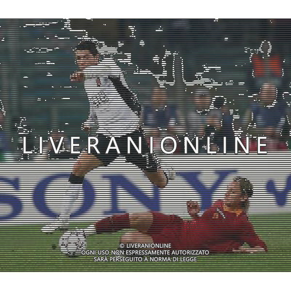 Roma - Manchester United - UEFA Champions League Andata Quarti di Finale Stadio Olimpico 04/04/2007 nella foto: Aveiro Dos Santos CRISTIANO RONALDO e Philippe MEXES ph Corradetti / Ag. Aldo Liverani