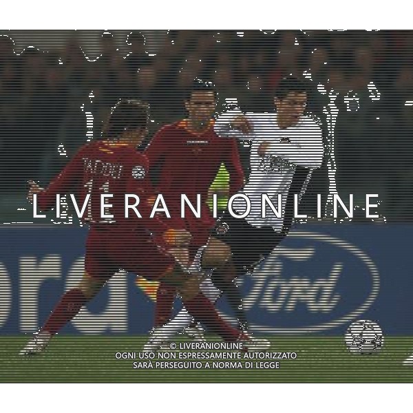 Roma - Manchester United - UEFA Champions League Andata Quarti di Finale Stadio Olimpico 04/04/2007 nella foto: Aveiro Dos Santos CRISTIANO RONALDO contrastato da Rodrigo TADDEI ph Corradetti / Ag. Aldo Liverani