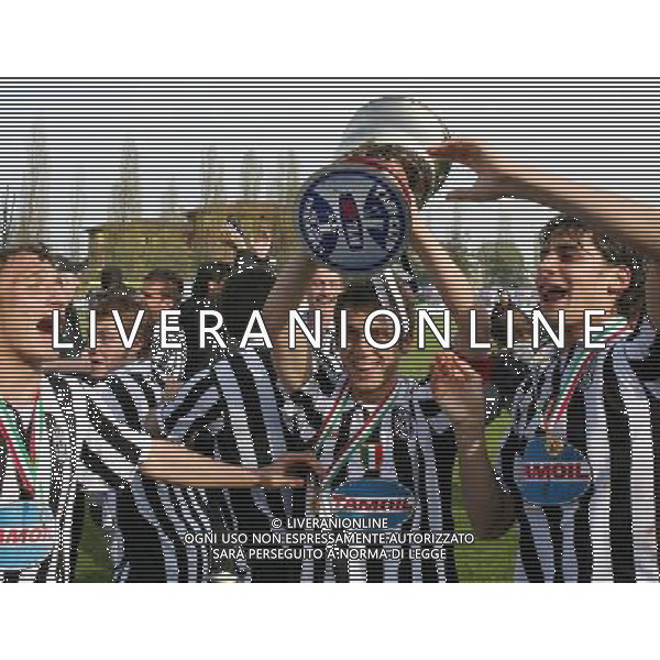 Millano 4 aprile 2007 Inter - Juventus Primavera Tim Cup Finale gara di ritorno nella foto: festa vittoria Juventus foto Andry / Ag. Aldo Liverani