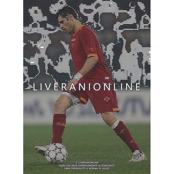 Roma - Stadio Olimpico - 04 / 04 / 2007 - UEFA Champions League 2006-2007 - Andata Quarti di Finale - Roma Vs Manchester United (2-1) - nella foto: Simone PERROTTA ph Corradetti / Ag. Aldo Liverani